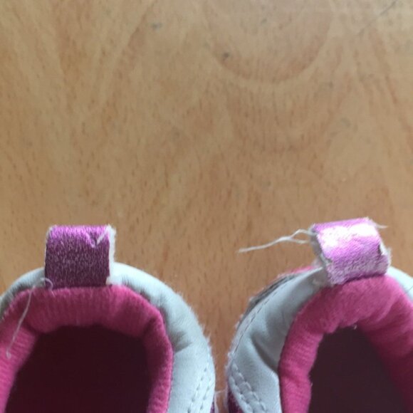 8/15 Pink & white slip on runners - Picture 2 of 4